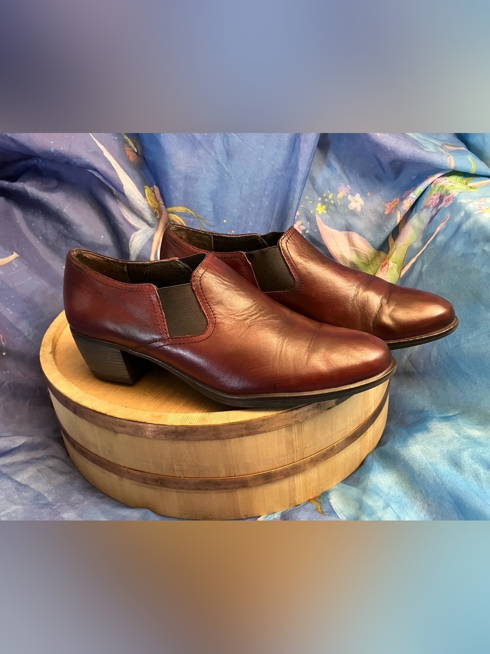 Munro American Shoes  Loafers/ Slip-Ons Cognac Leather Flexible Sole Size 8.5